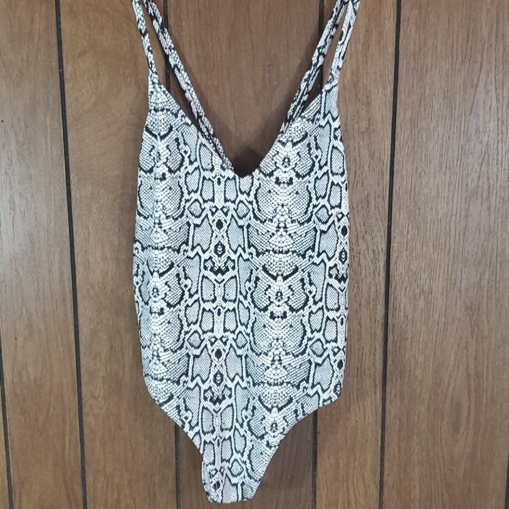 Kendall & Kylie NWT Snakeprint Swimwear size Large